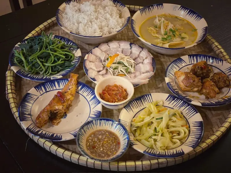 Ăn gì ở Huế trong 1 ngày? – Hành trình ẩm thực ở cố đô mộng mơ